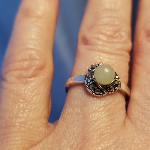 Sterling 925 silver marcasite & natural jade ring - Picture 4 of 6
